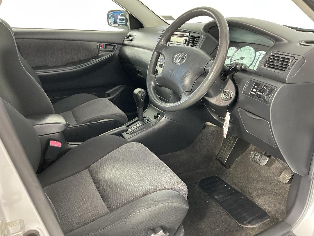 Photo '16' of Toyota Corolla Photo '16' of Toyota Corolla