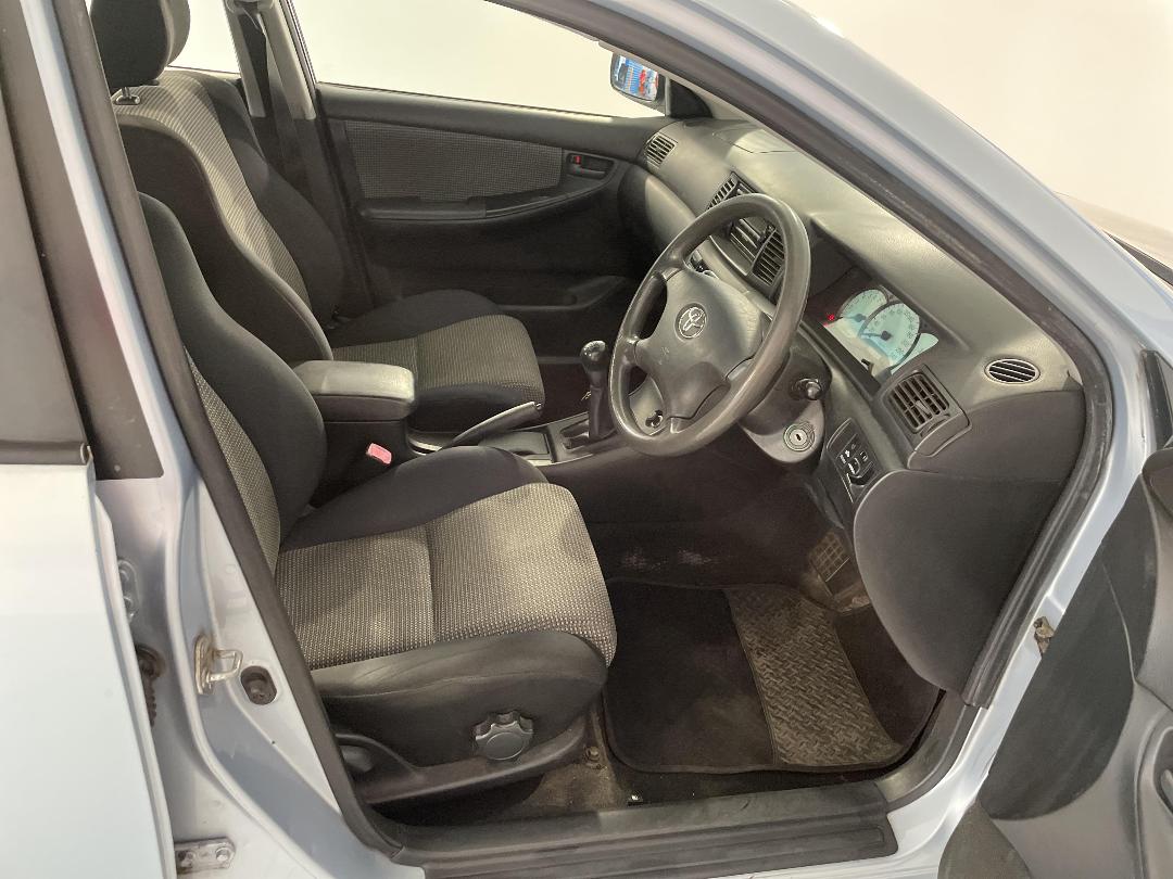 Photo '16' of Toyota Corolla