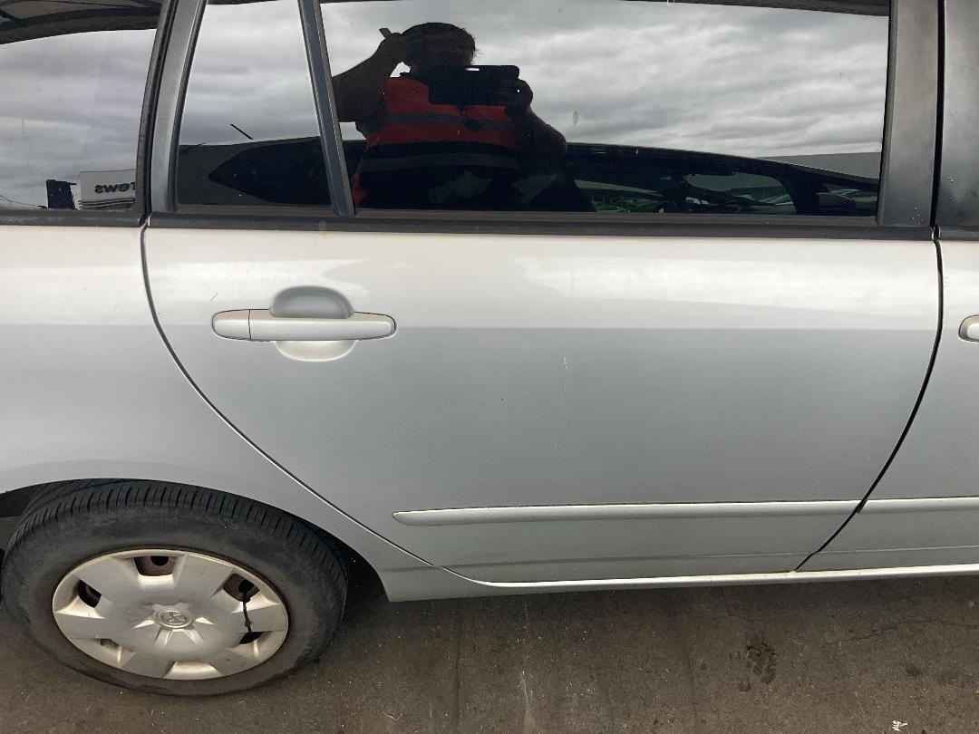 Photo '14' of Toyota Corolla Fielder 1.5L