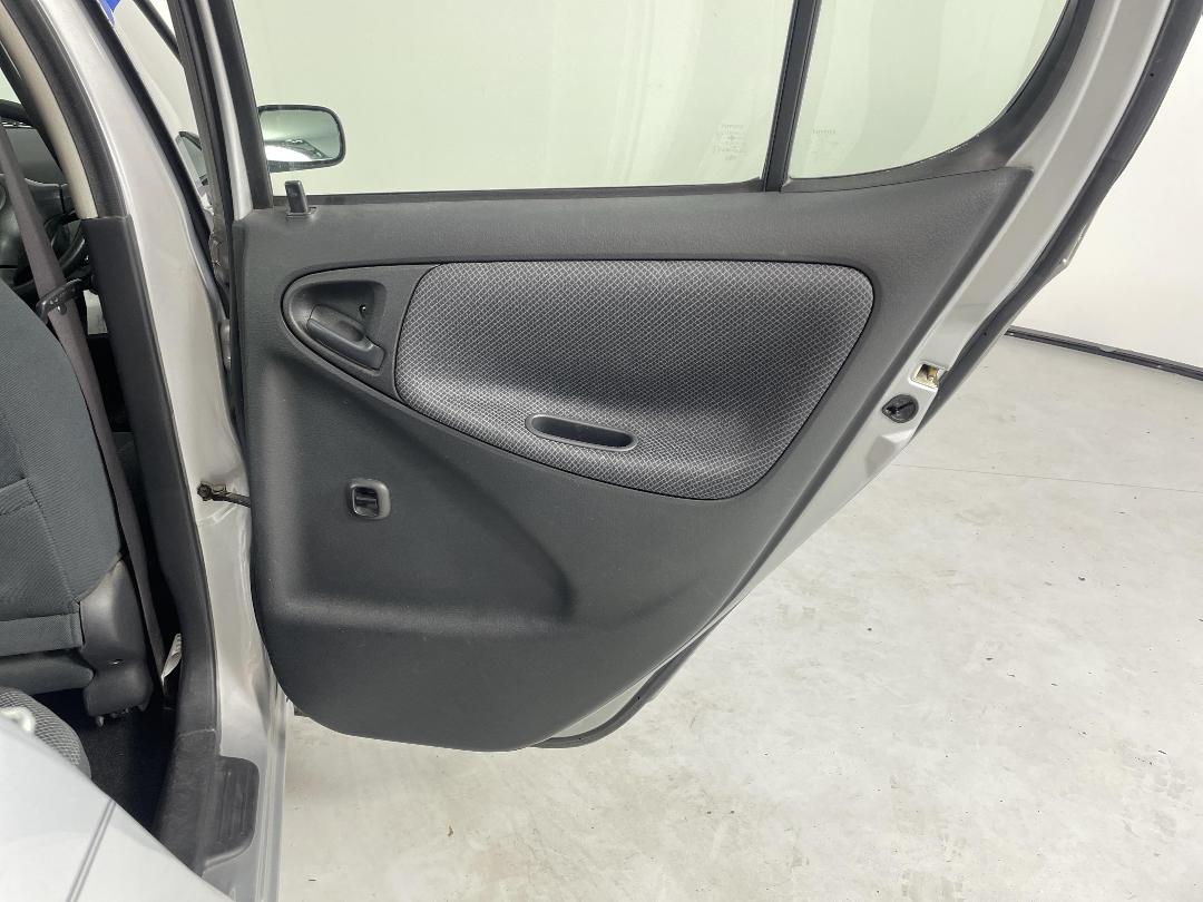 Photo '19' of Toyota Echo