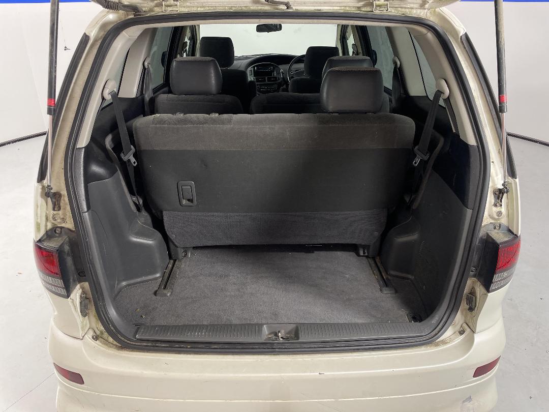 Photo '14' of Toyota Estima