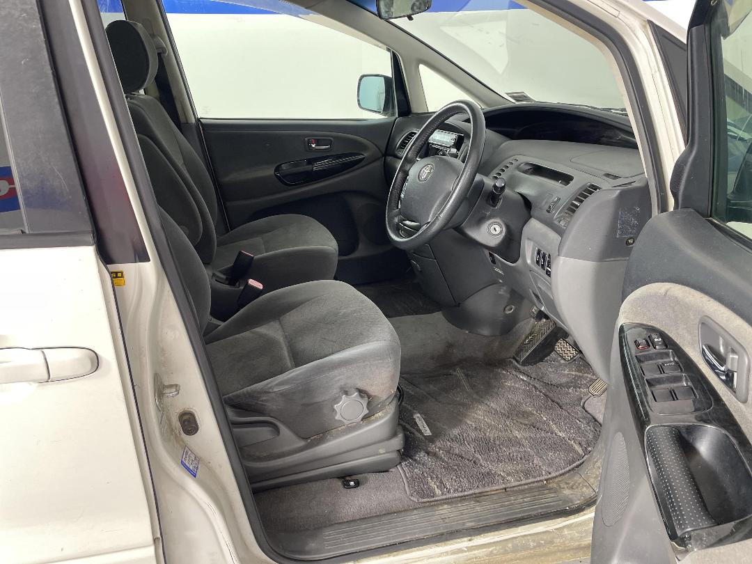 Photo '16' of Toyota Estima