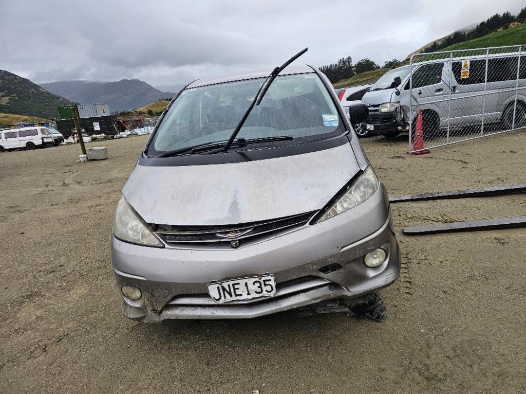 Photo '2' of Toyota Estima Aeras