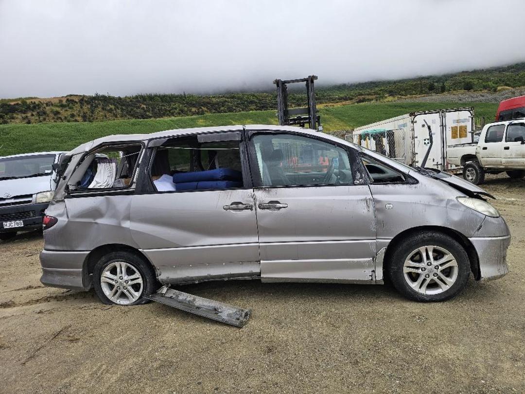 Photo '4' of Toyota Estima Aeras