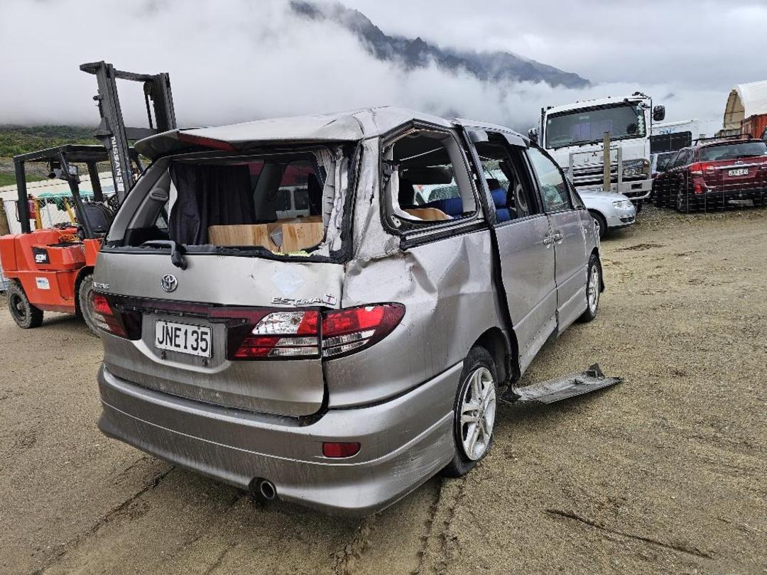 Photo '5' of Toyota Estima Aeras