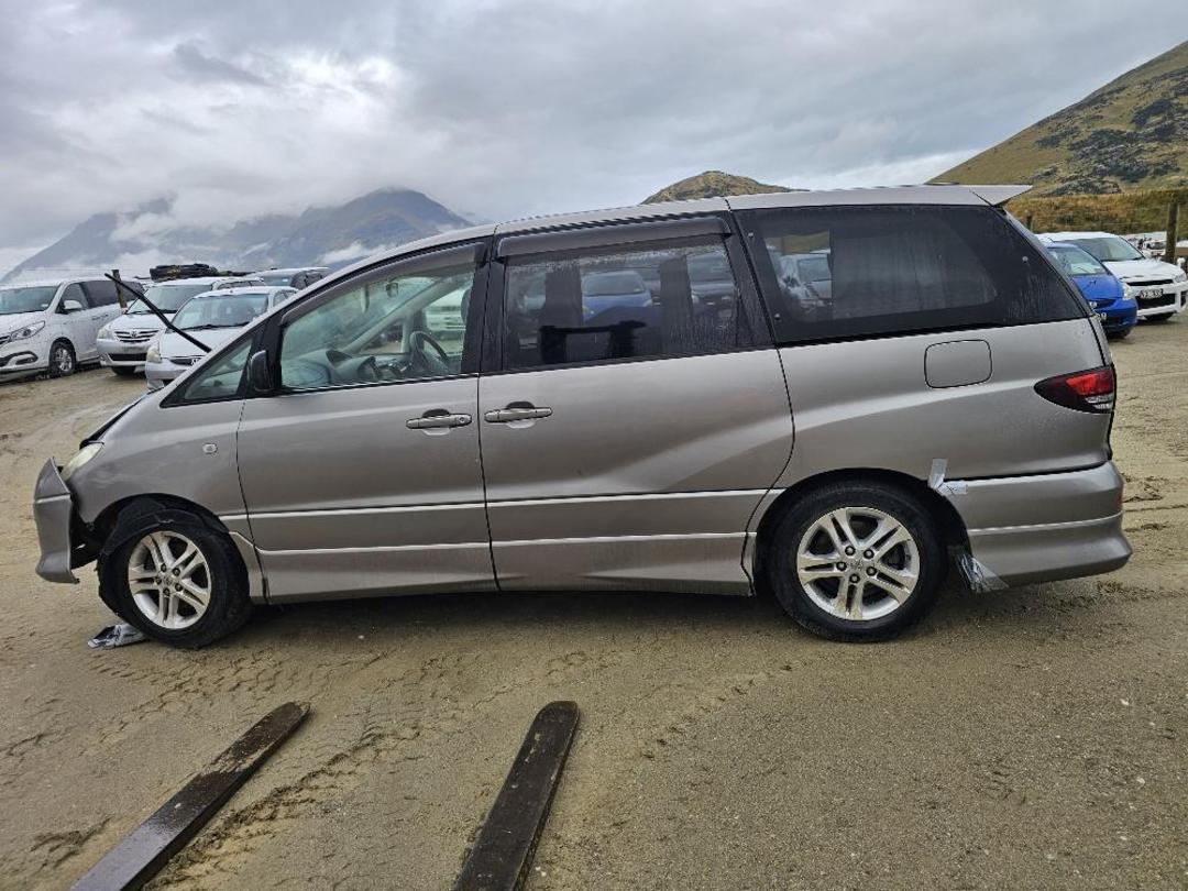 Photo '8' of Toyota Estima Aeras