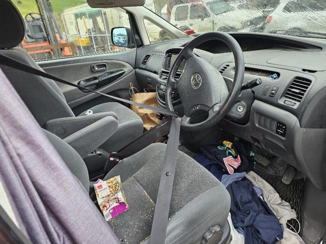 Photo '11' of Toyota Estima Aeras