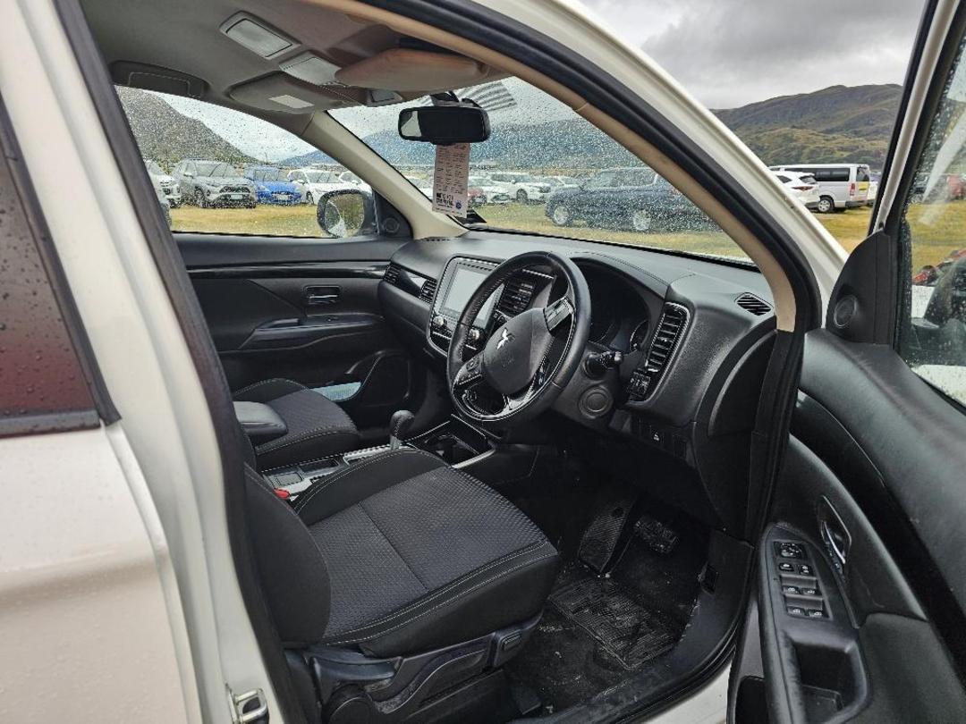 Photo '16' of Toyota Estima Aeras