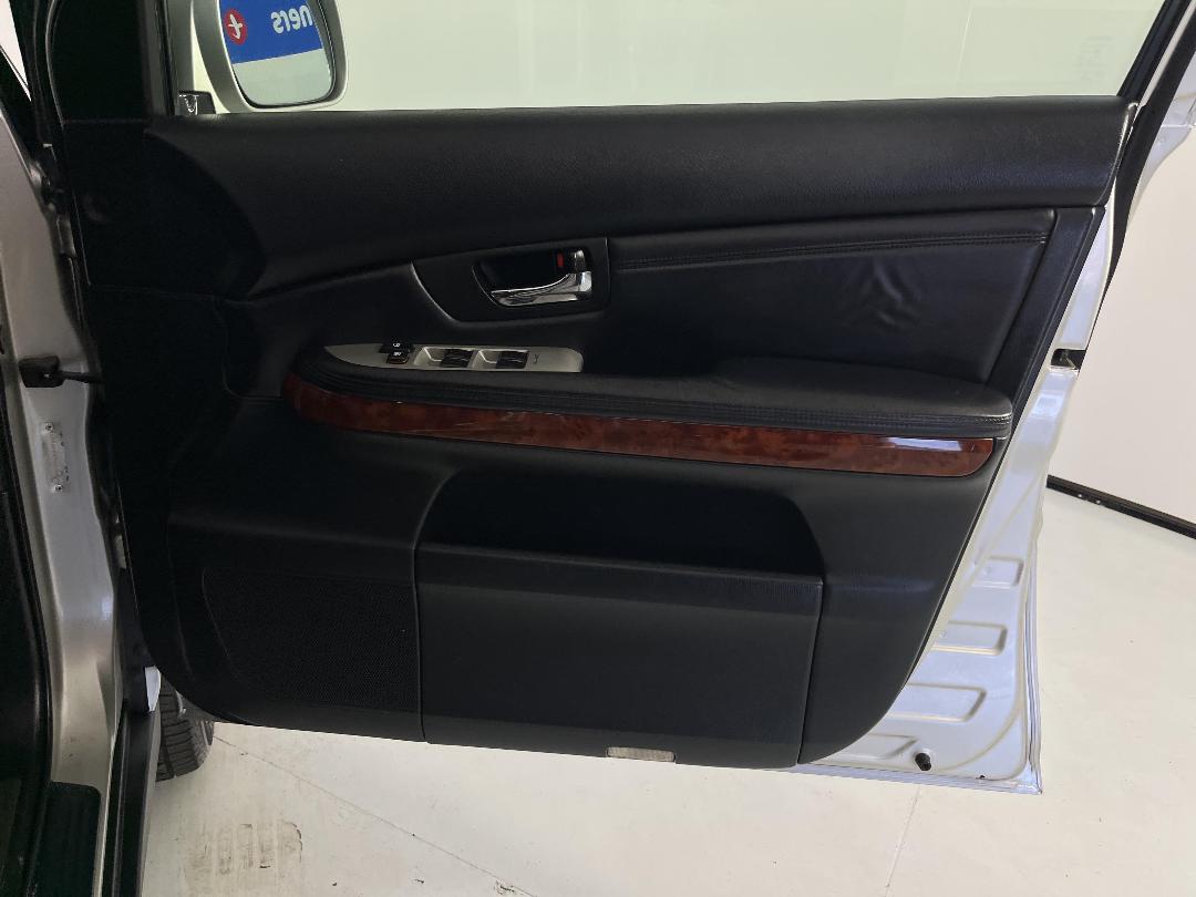 Photo '15' of Toyota Harrier Photo '15' of Toyota Harrier