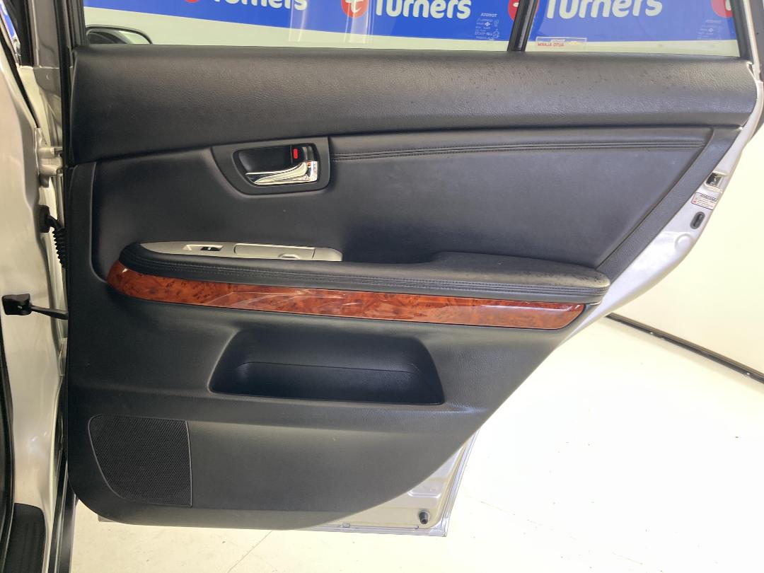 Photo '19' of Toyota Harrier Photo '19' of Toyota Harrier