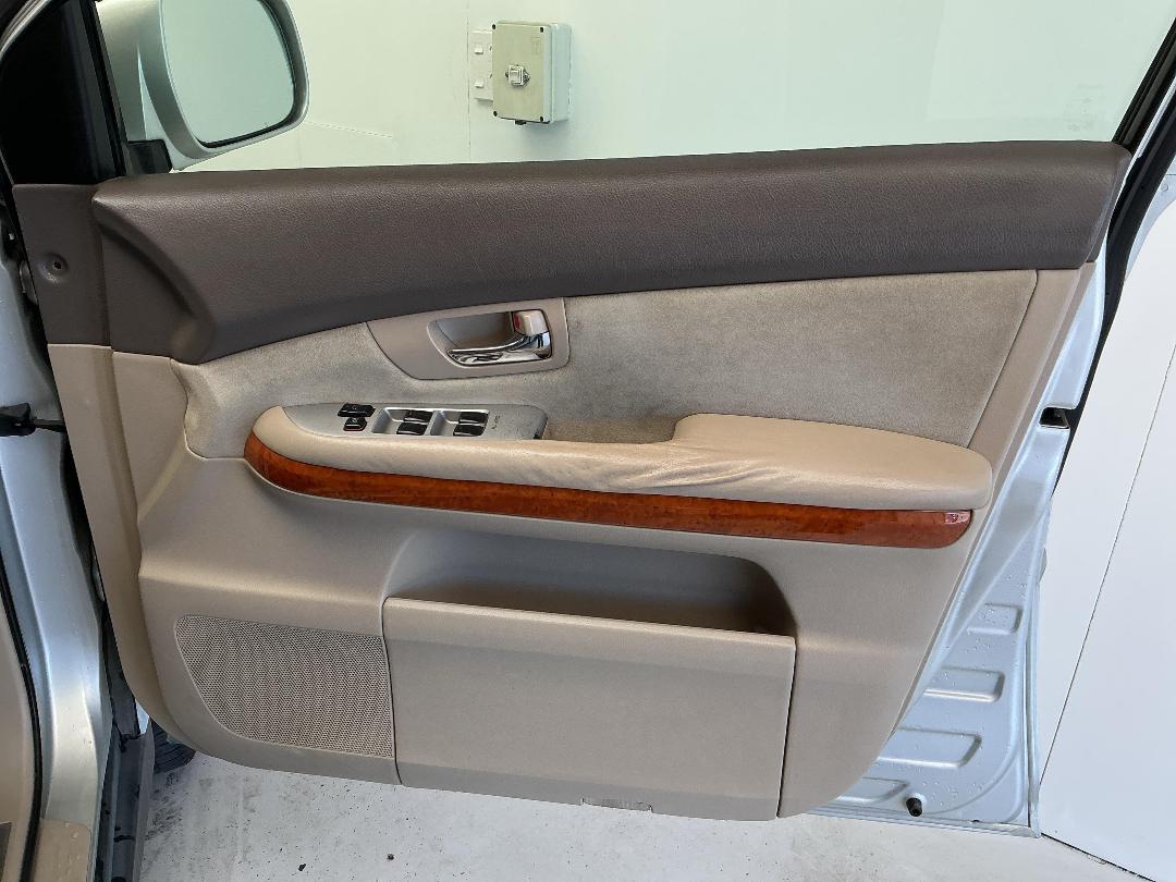 Photo '13' of Toyota Harrier