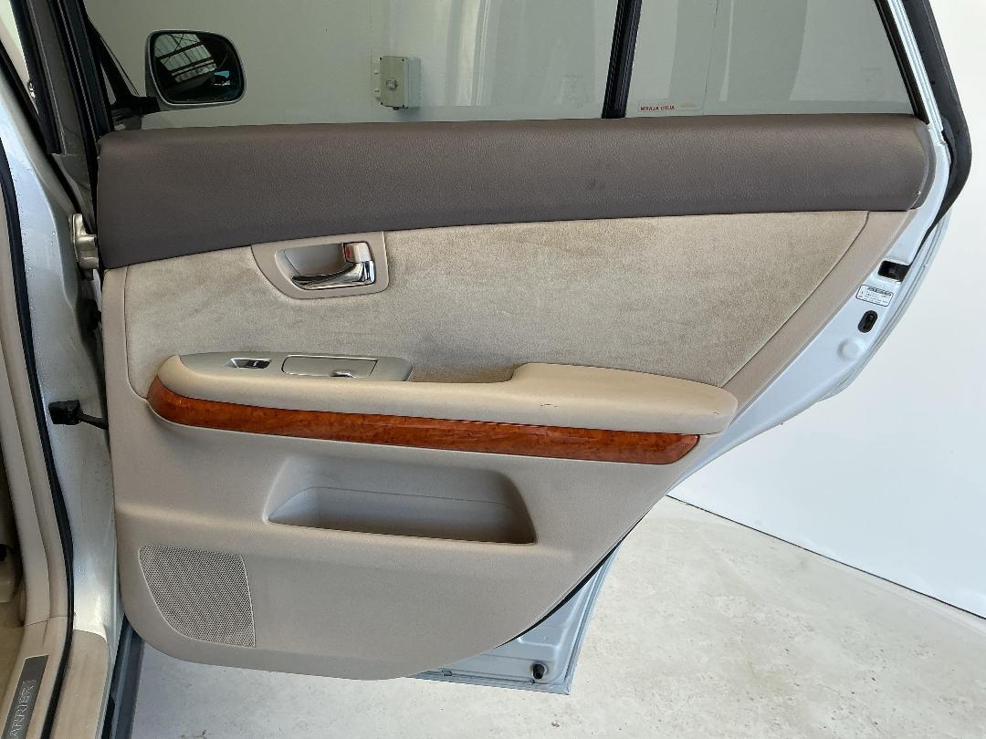 Photo '17' of Toyota Harrier