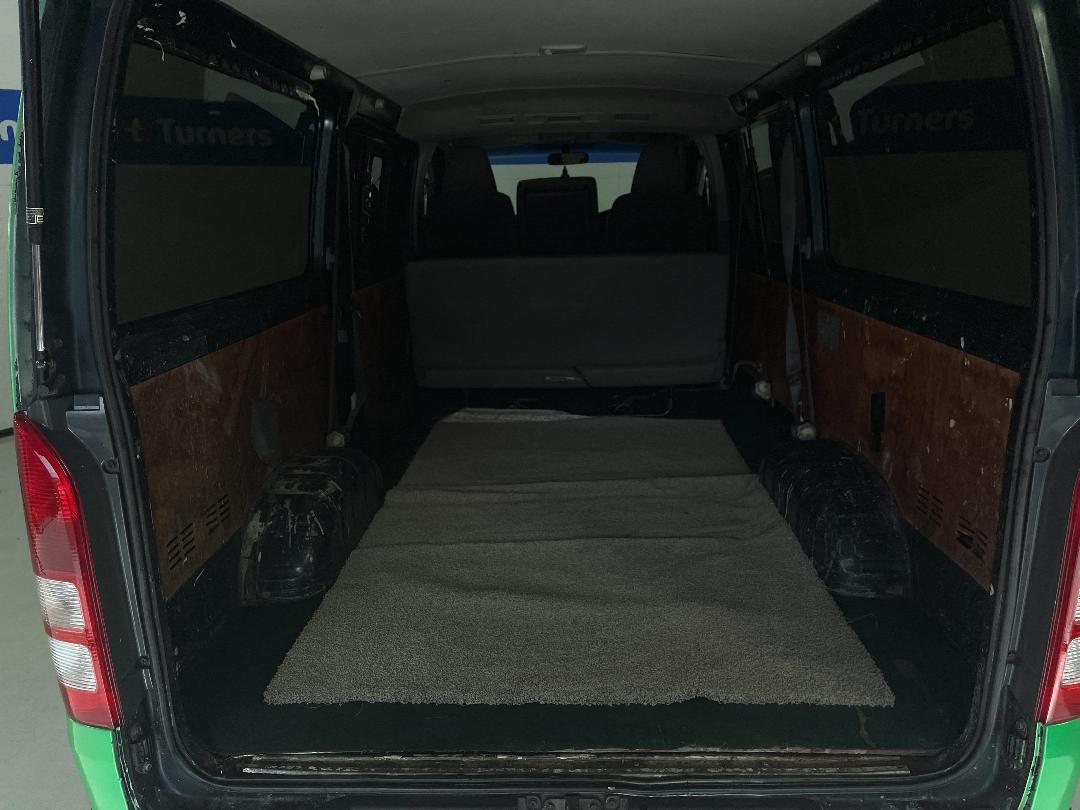 Photo '14' of Toyota Hiace