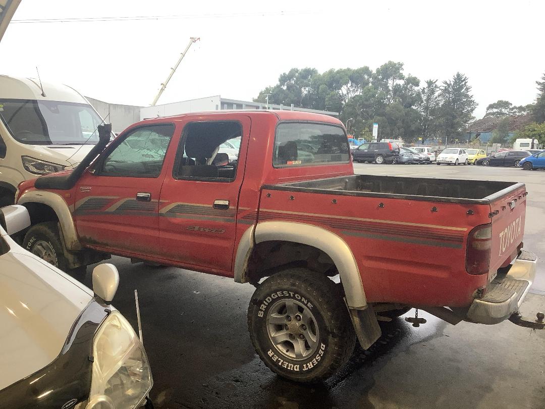 Photo '6' of Toyota Hilux TD SR5 D/C