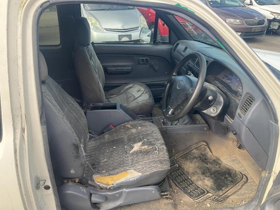 Photo '9' of Toyota Hilux X/CAB