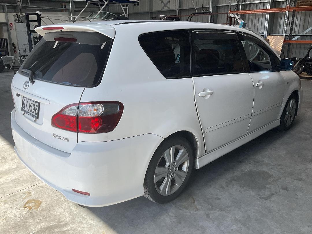 Photo '4' of Toyota Ipsum 240 S Photo '4' of Toyota Ipsum 240 S