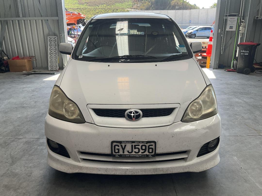 Photo '7' of Toyota Ipsum 240 S Photo '7' of Toyota Ipsum 240 S