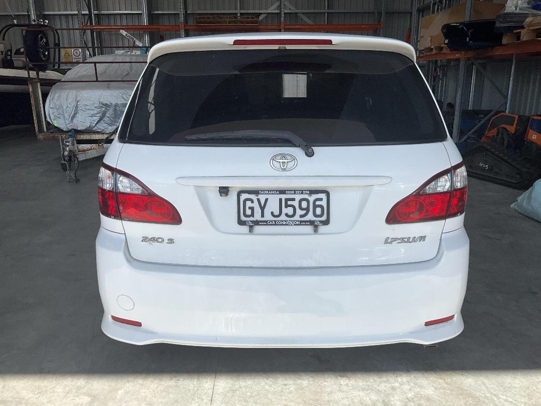 Photo '8' of Toyota Ipsum 240 S Photo '8' of Toyota Ipsum 240 S