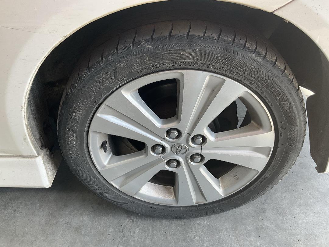 Photo '12' of Toyota Ipsum 240 S Photo '12' of Toyota Ipsum 240 S