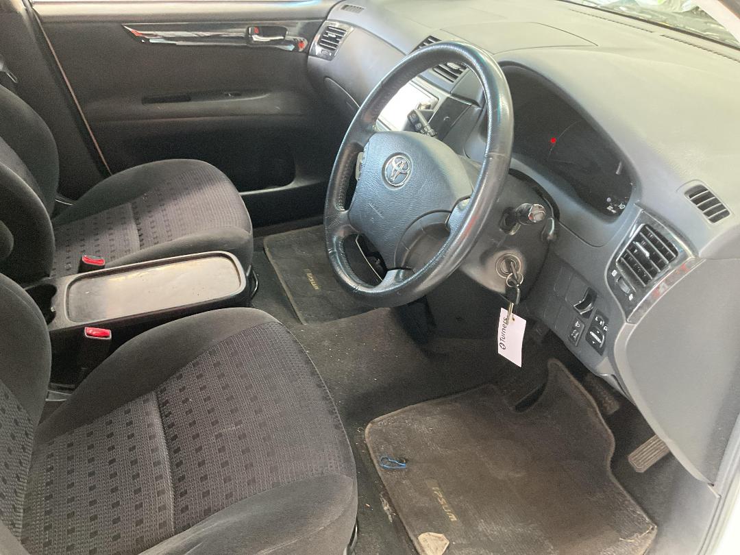 Photo '16' of Toyota Ipsum 240 S Photo '16' of Toyota Ipsum 240 S