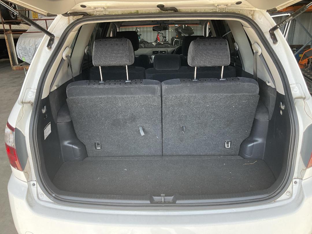 Photo '19' of Toyota Ipsum 240 S Photo '19' of Toyota Ipsum 240 S