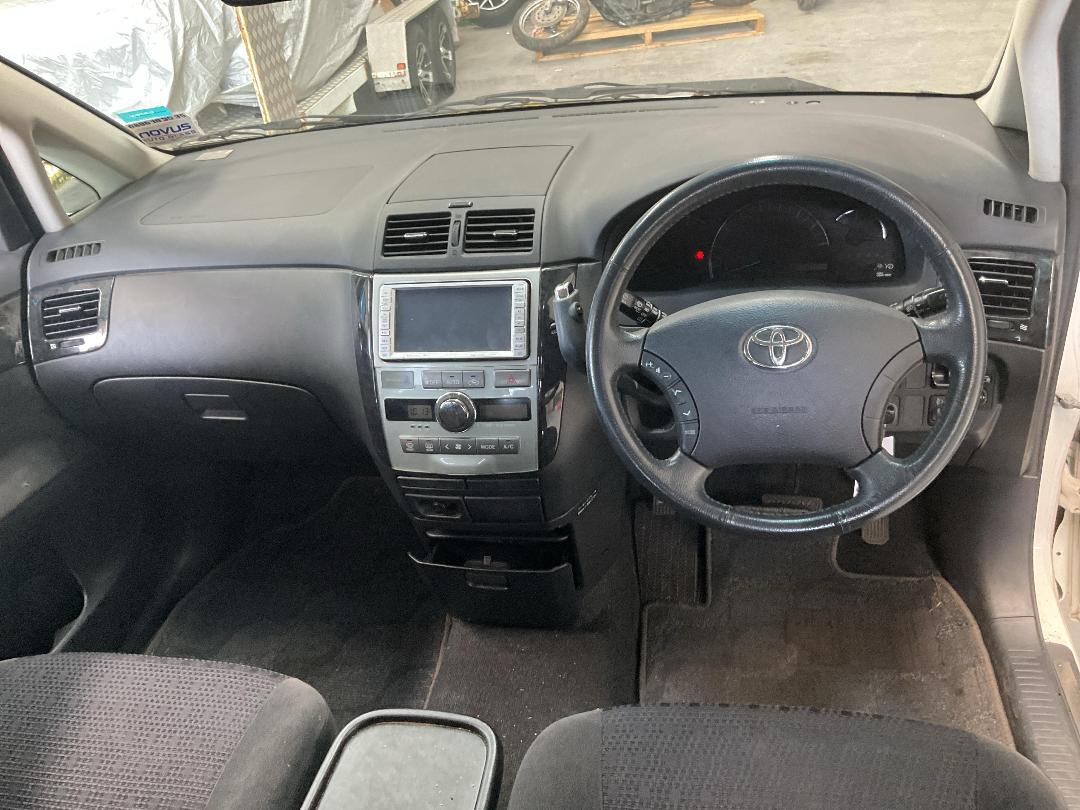 Photo '17' of Toyota Ipsum 240 S Photo '17' of Toyota Ipsum 240 S