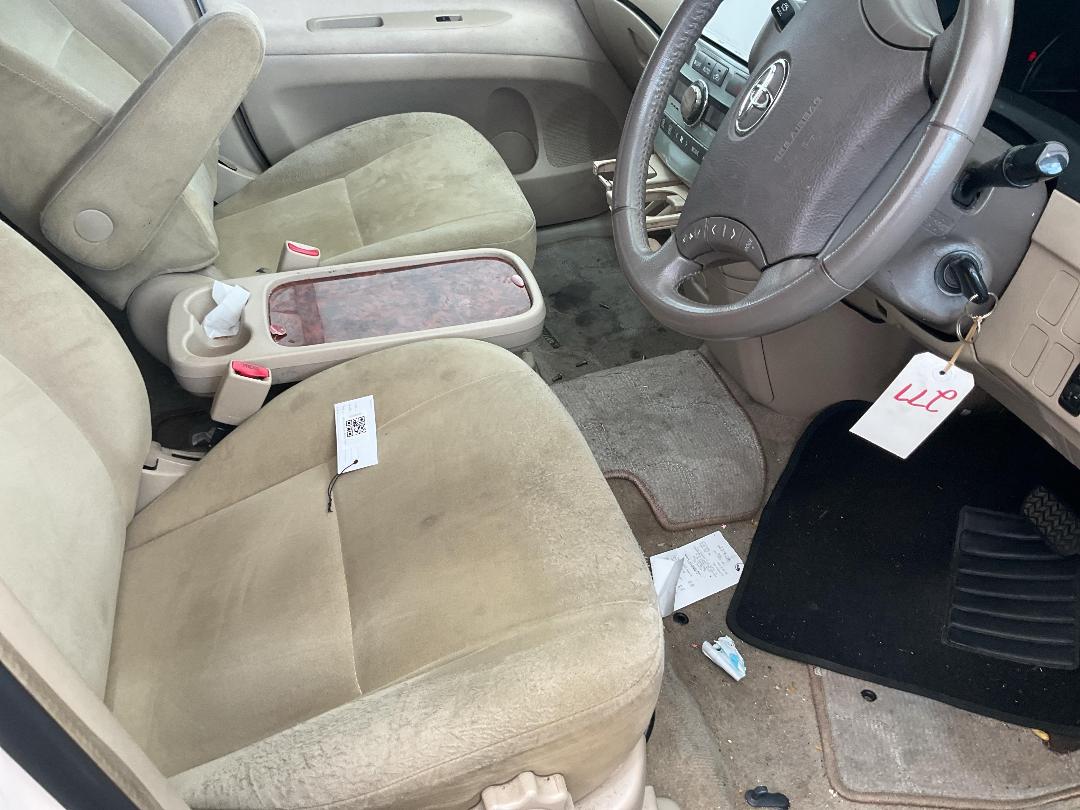 Photo '8' of Toyota Ipsum