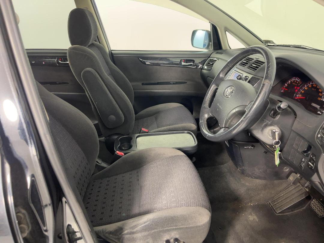 Photo '16' of Toyota Ipsum Photo '16' of Toyota Ipsum