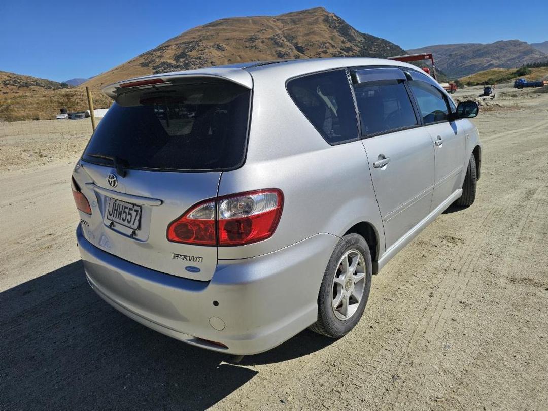 Photo '6' of Toyota Ipsum