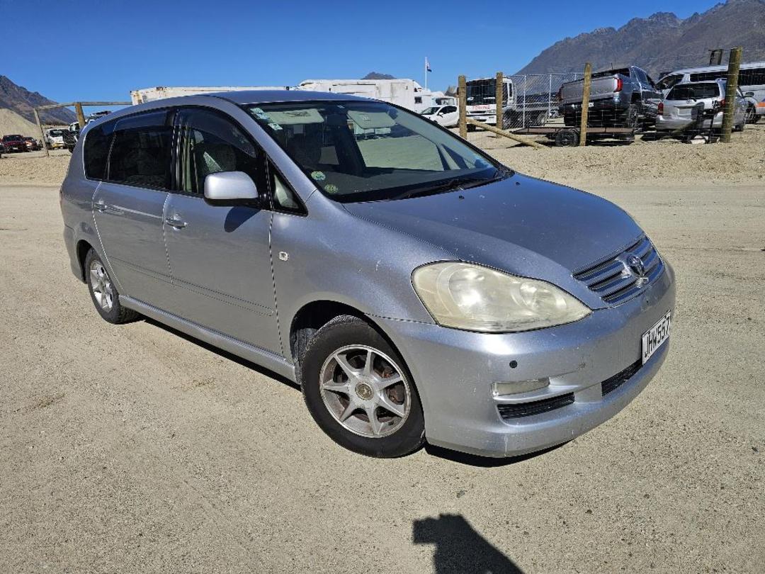 Photo '8' of Toyota Ipsum