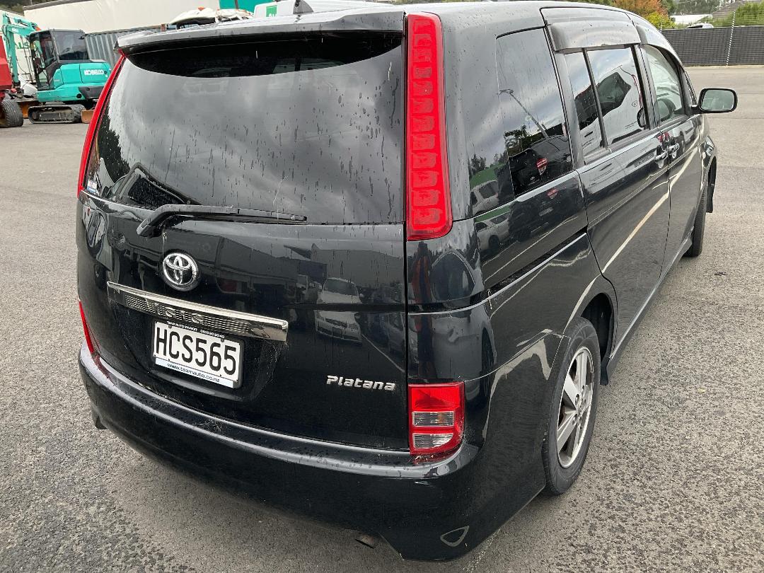 Photo '2' of Toyota Isis Platana