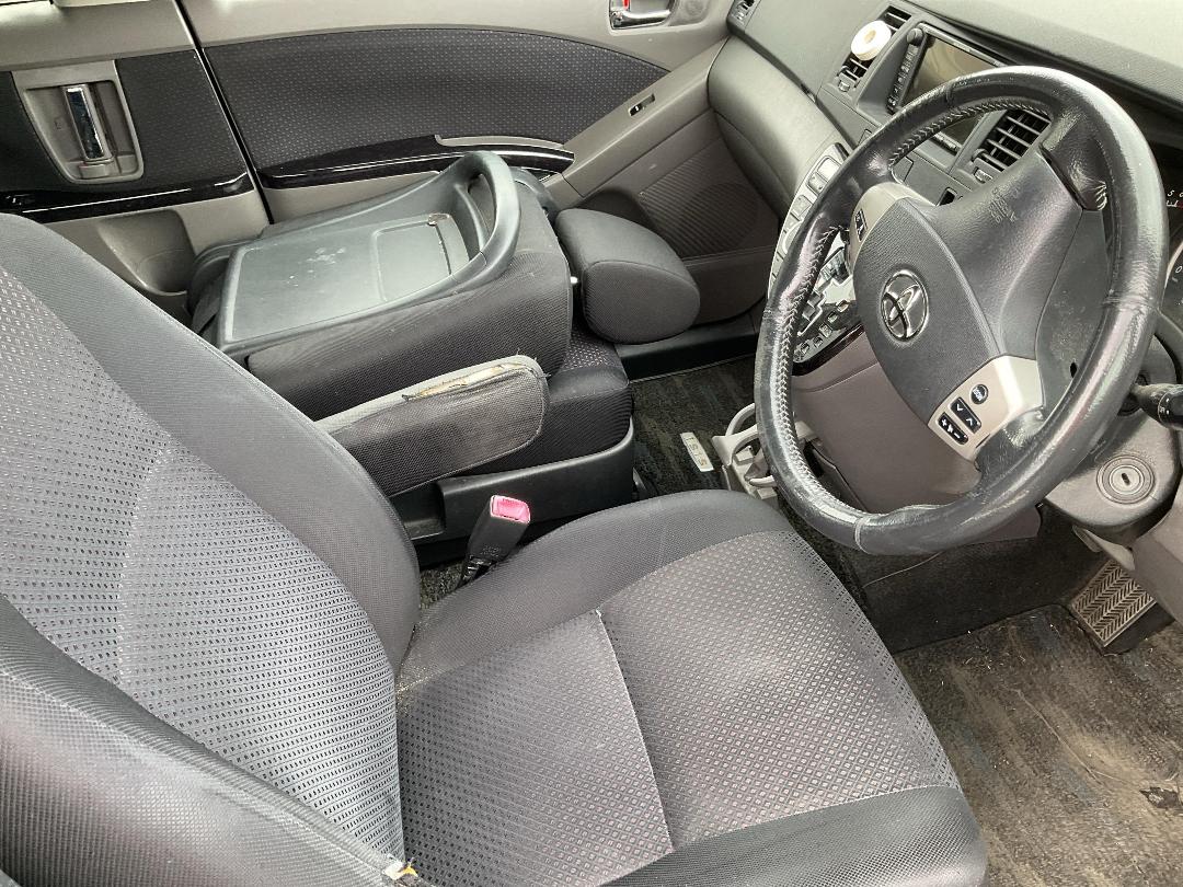 Photo '15' of Toyota Isis Platana