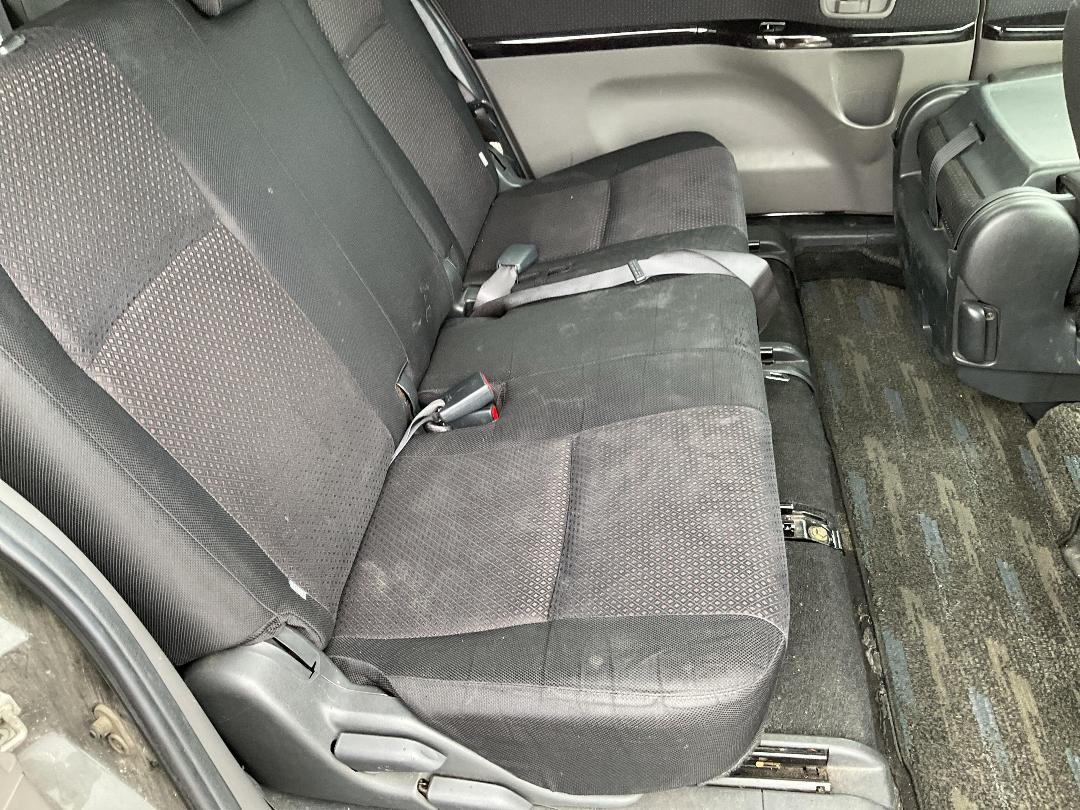 Photo '18' of Toyota Isis Platana