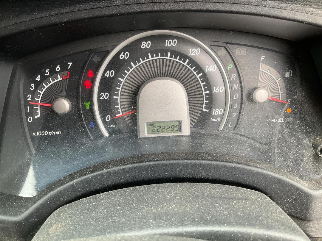 Photo '23' of Toyota Isis Platana