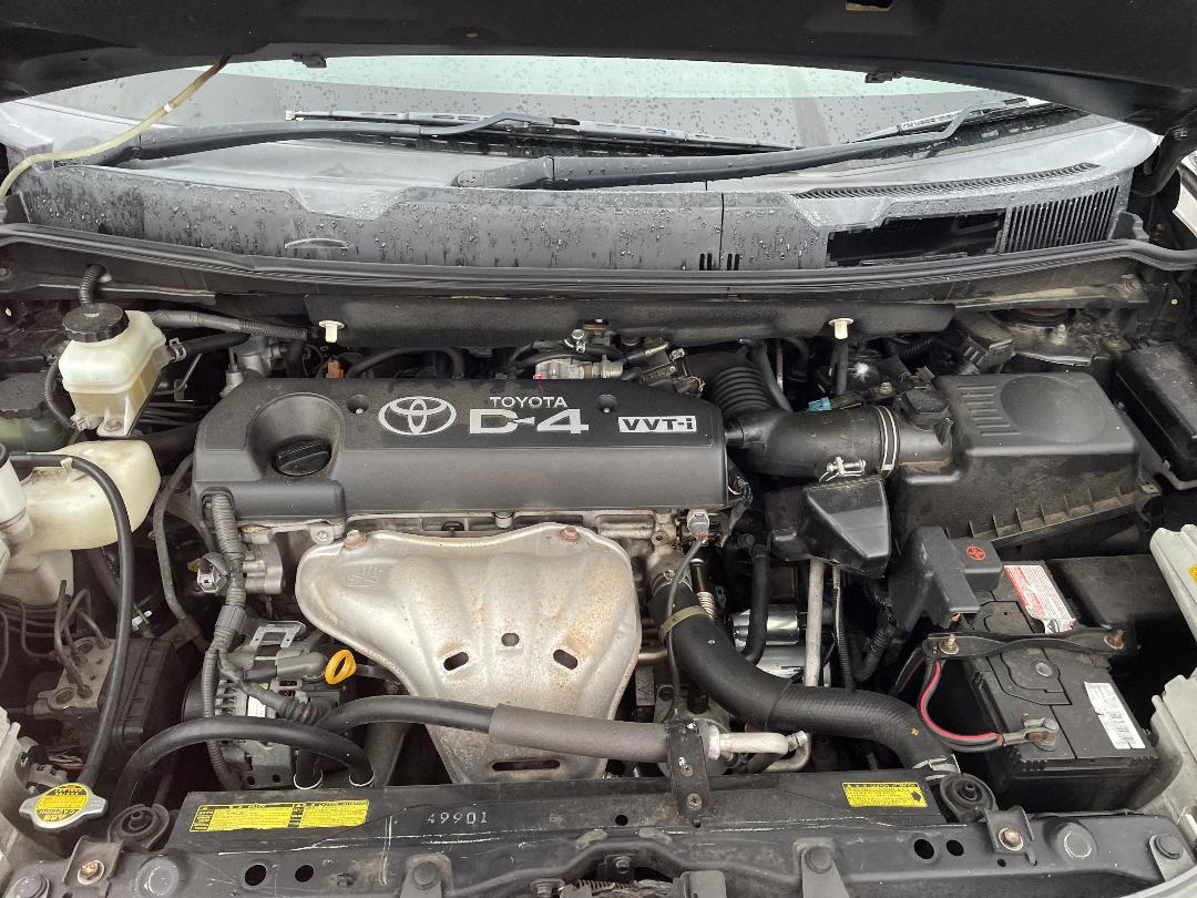 Photo '11' of Toyota Isis