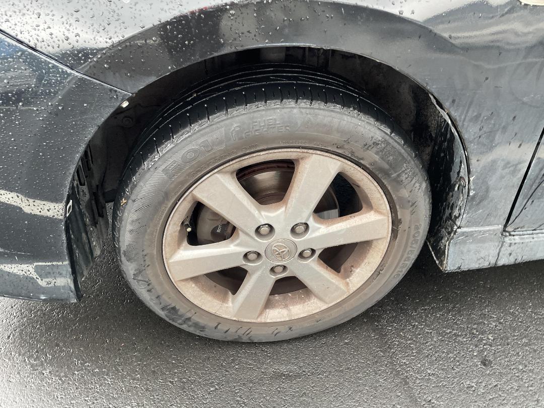 Photo '8' of Toyota Isis