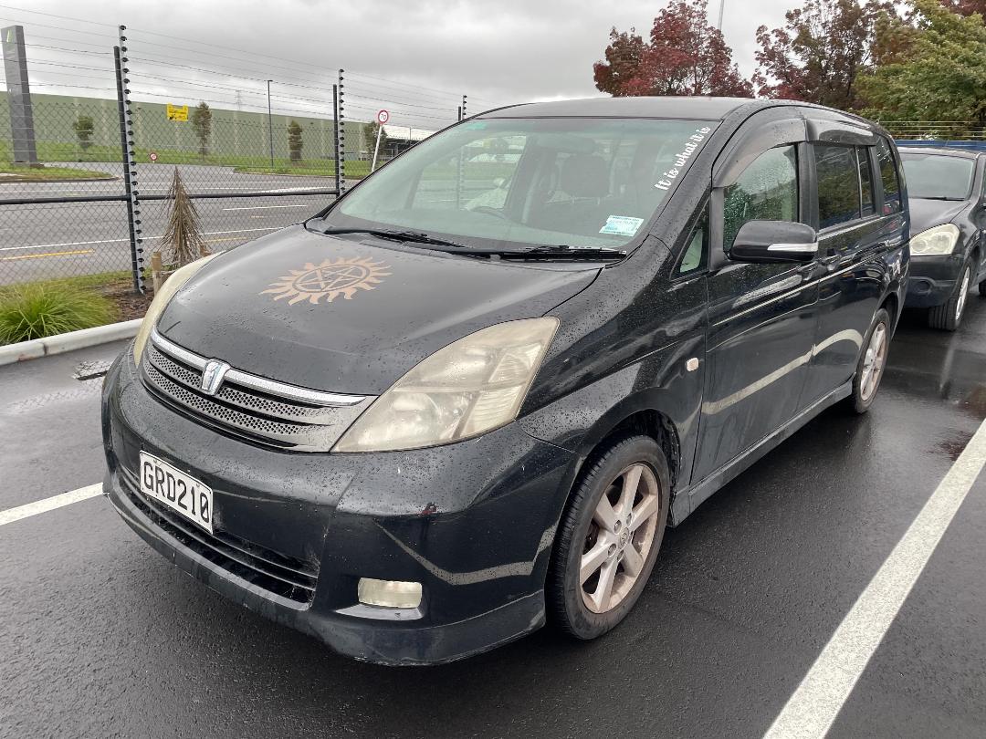 Photo '3' of Toyota Isis