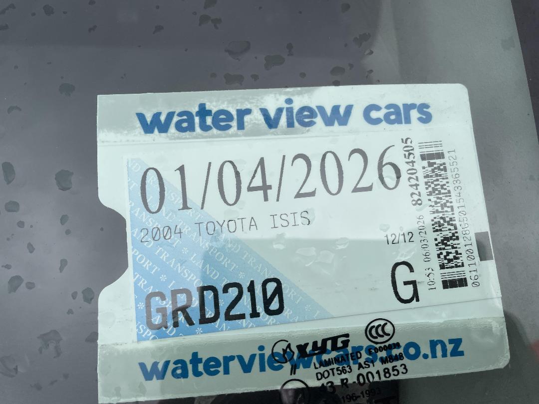 Photo '21' of Toyota Isis