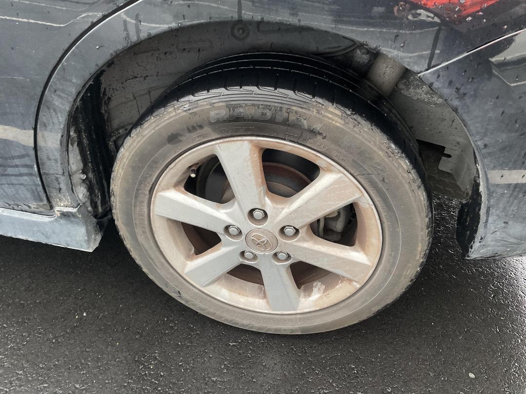 Photo '9' of Toyota Isis