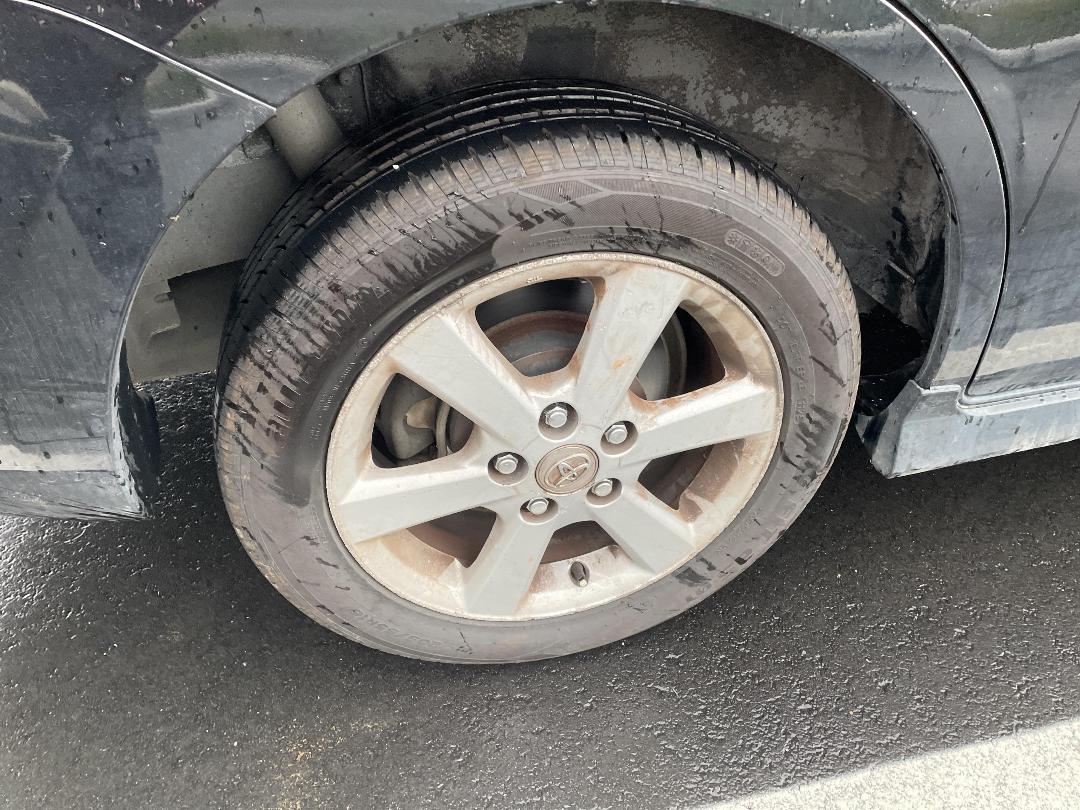 Photo '10' of Toyota Isis