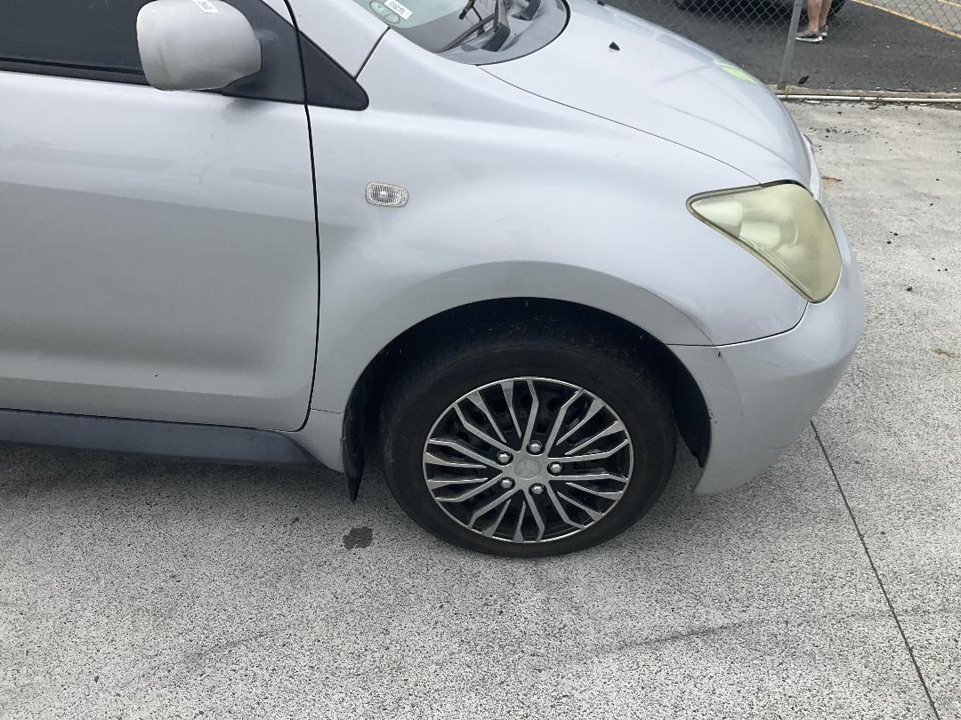 Photo '2' of Toyota IST