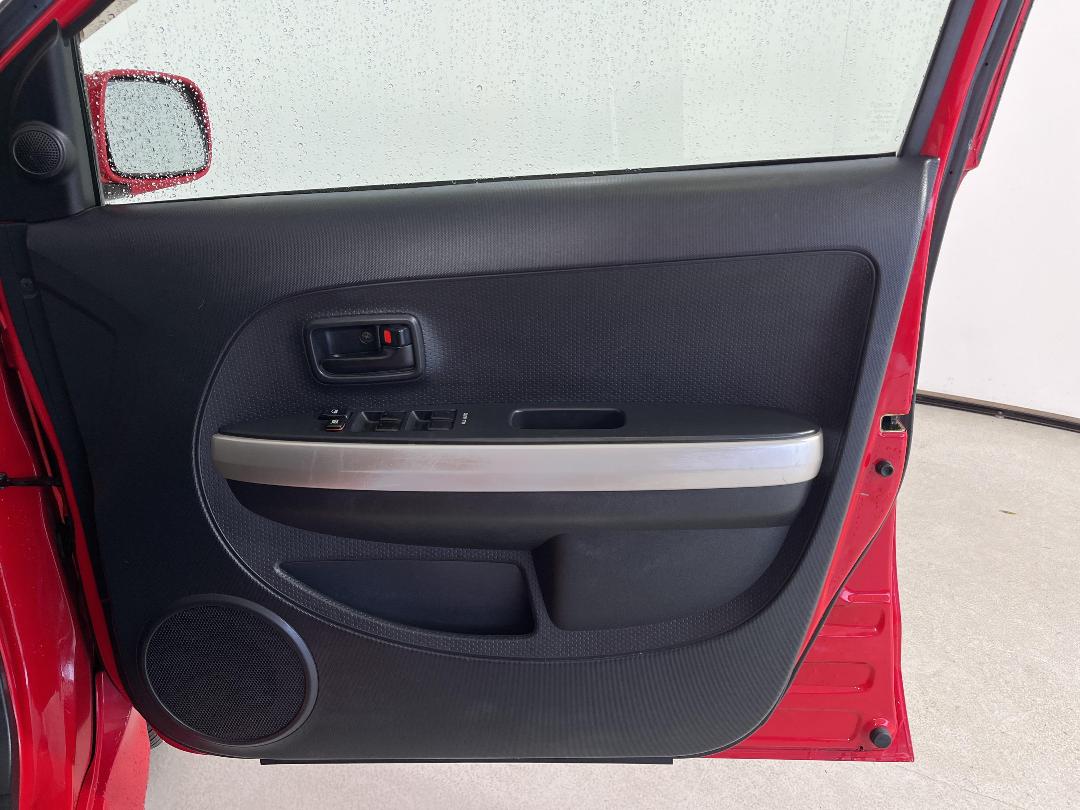 Photo '15' of Toyota IST Photo '15' of Toyota IST