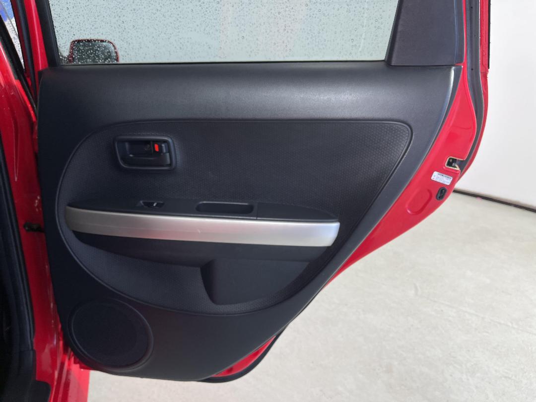 Photo '19' of Toyota IST Photo '19' of Toyota IST