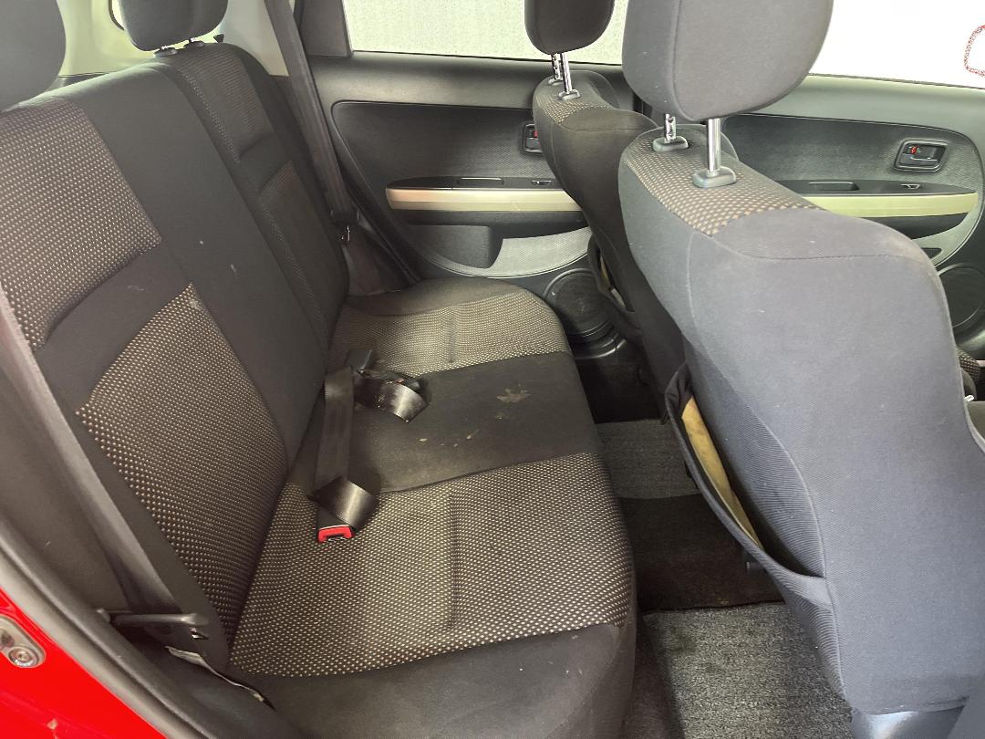 Photo '20' of Toyota IST Photo '20' of Toyota IST