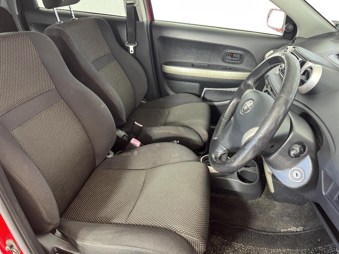 Photo '16' of Toyota IST Photo '16' of Toyota IST