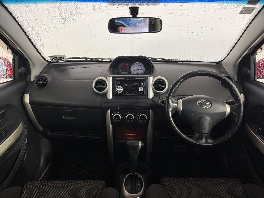 Photo '17' of Toyota IST Photo '17' of Toyota IST