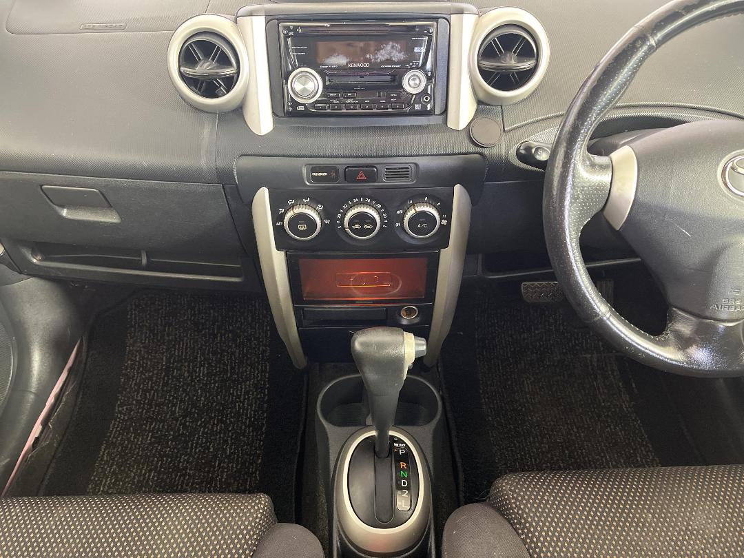 Photo '18' of Toyota IST Photo '18' of Toyota IST