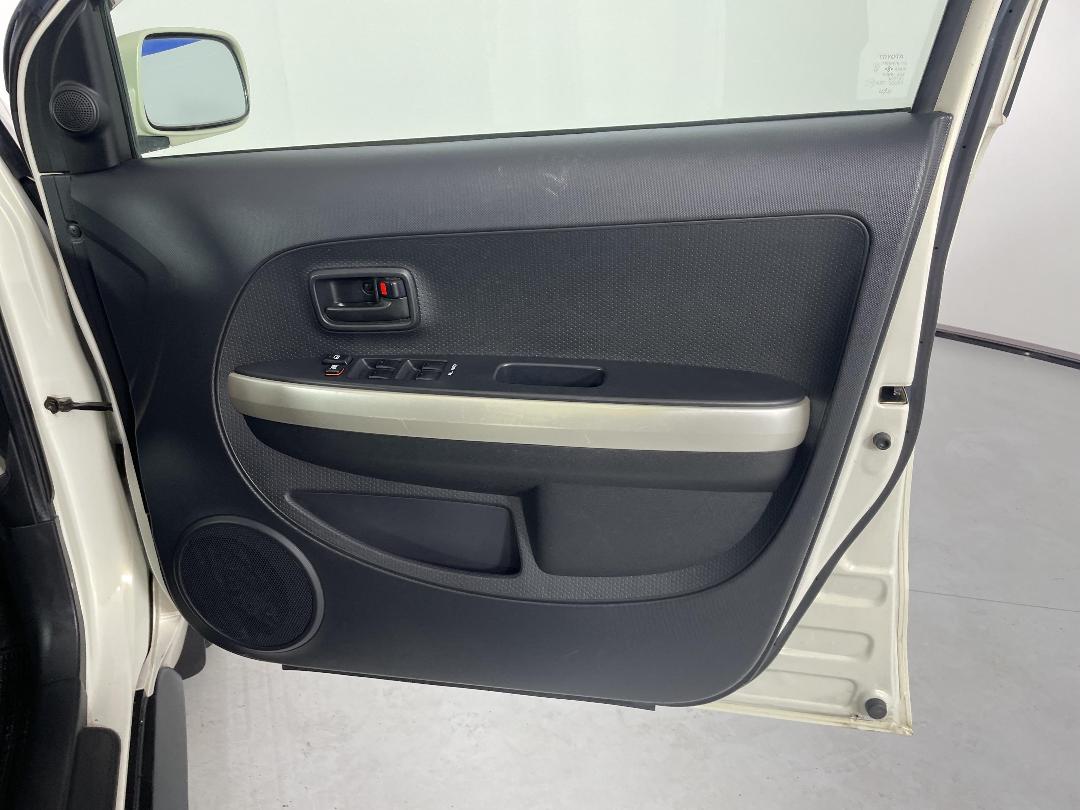 Photo '15' of Toyota IST Photo '15' of Toyota IST