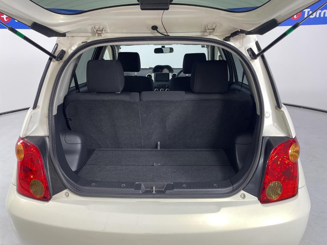 Photo '14' of Toyota IST Photo '14' of Toyota IST