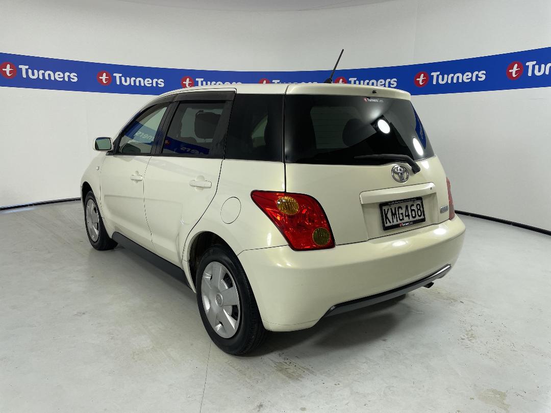 Photo '5' of Toyota IST Photo '5' of Toyota IST